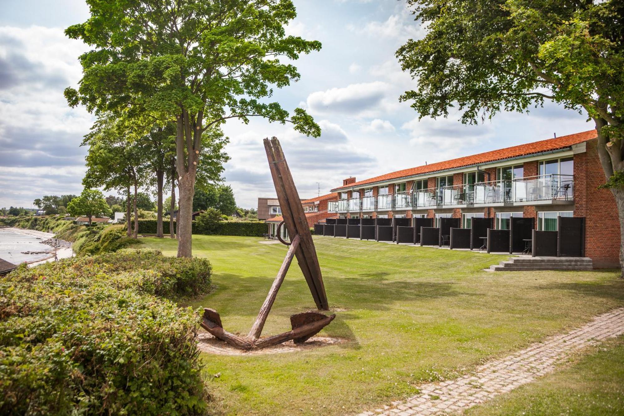 Strandhotel Klinten Aps Rødvig Esterno foto
