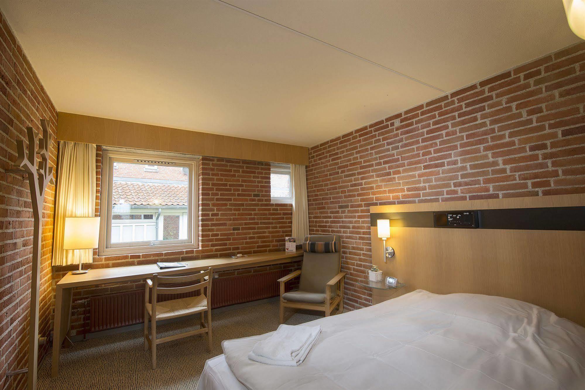 Strandhotel Klinten Aps Rødvig Esterno foto