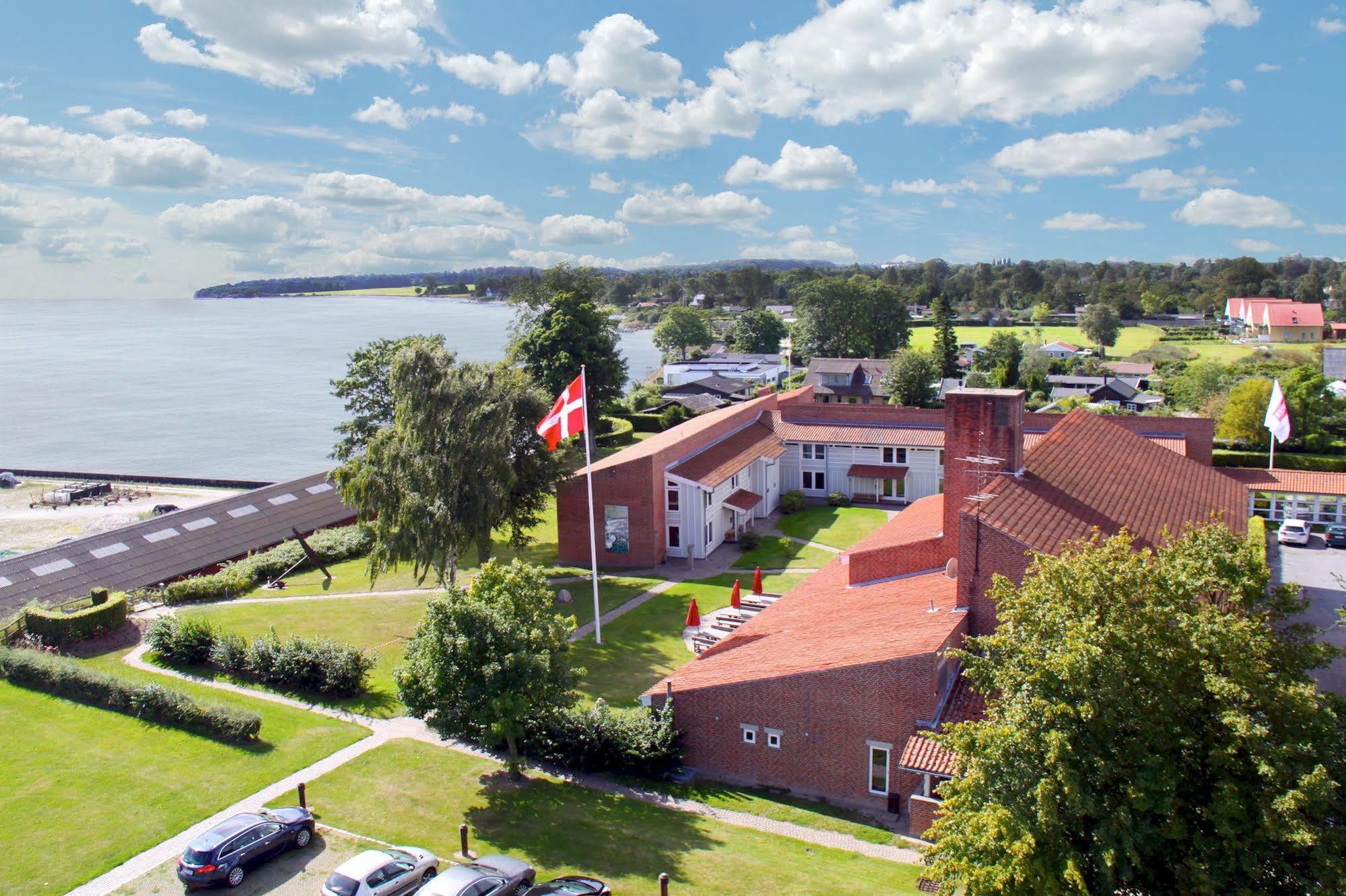 Strandhotel Klinten Aps Rødvig Esterno foto