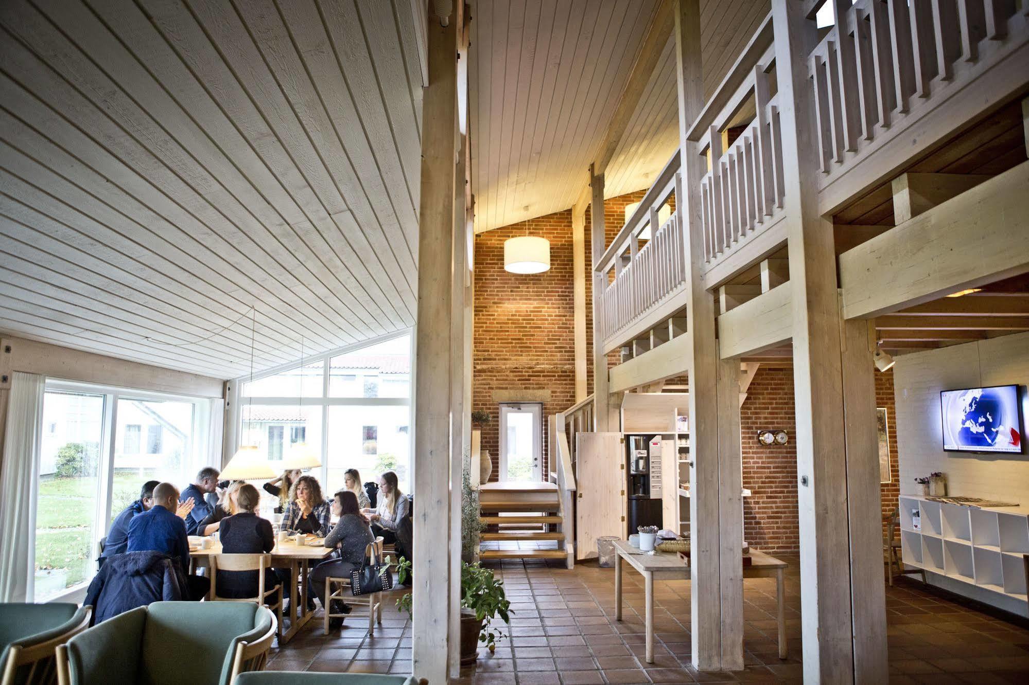 Strandhotel Klinten Aps Rødvig Esterno foto
